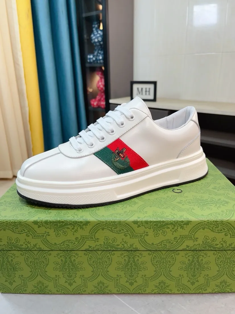 Factory price 420🌹🌹GUCCI [Gucci] New high-end brand of men's shoes, the latest fashionable casual men's shoes, trendy and versatile, relaxed and sporty style, uppers imported from Italy, first-layer cowhide, genuine leather lining and ultra-fine workmanship. Original personalized fashionable rubber wear-resistant outsole, light and comfortable on the foot, size 38-44